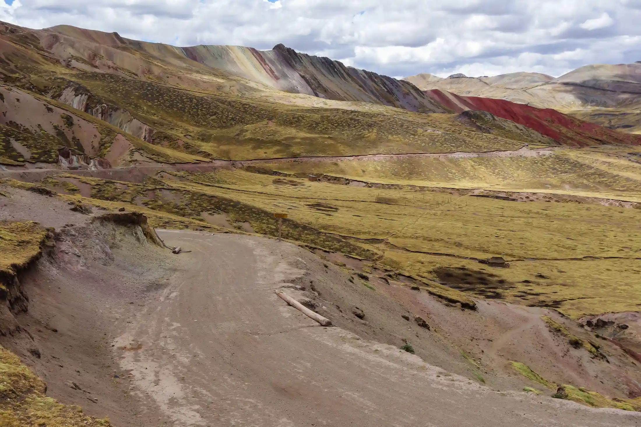 Rainbow Mountain with Red Valley Tour